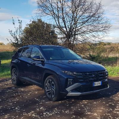 Hyundai TUCSON MY26 Full-Hybrid 1.6 4WD: prova su strada tra comfort e efficienza