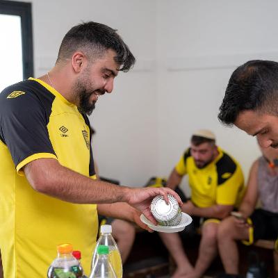 "לצידי ילכו גיבורים שנפצעו בקרב - ושחקנים שיתנו הכל על הדשא" "לצידי ילכו גיבורים שנפצעו בקרב - ושחקנים שיתנו הכל על הדשא"