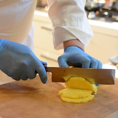 Mettiamo i guanti cucinando? Sempre?