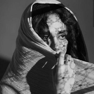 قصيدة ويستنبئونك للشاعر عيسى العزب