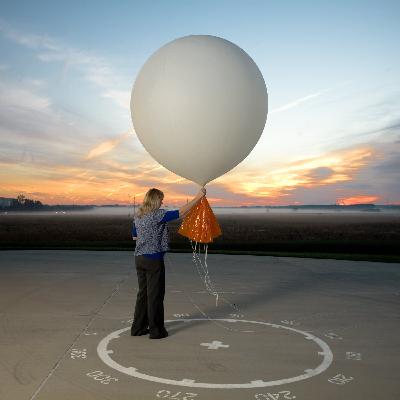 How do weather stations predict the weather? How do weather stations predict the weather?