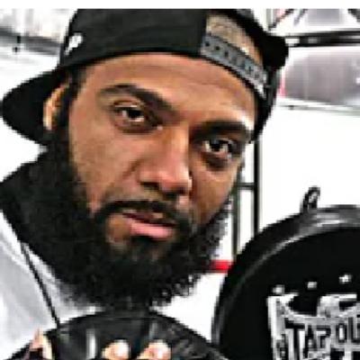 Ivan de Oliveira e sua carreira de técnico de boxe do Brasil para o Mundo
