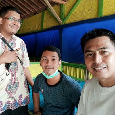 Episode 5. Malam mingguan sama Kang Guru Episode 5. Malam mingguan sama Kang Guru