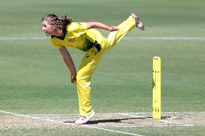 Cricket: Summer Grandstand - Georgia Wareham
