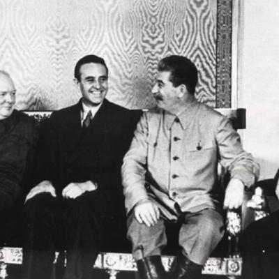 S8 Ep368:   FILE 8. INDUSTRIAL ESPIONAGE AND D-DAY DELAYS. GUEST AUTHOR SEAN MCMEEKIN. The author details how the Soviets utilized Lend-Lease to plunder American intellectual property and entire factories, often with Harry Hopkins’s facilitation,. McMeekin notes th