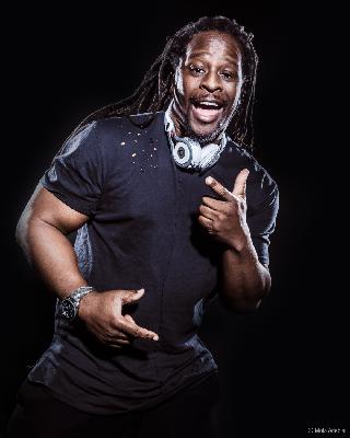 #75 Der VIVA-Kultmoderator und DJ Mola Adebisi über die 90er