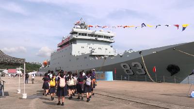 解放軍兩艘軍艦抵港　明天起開放予已預約市民參觀