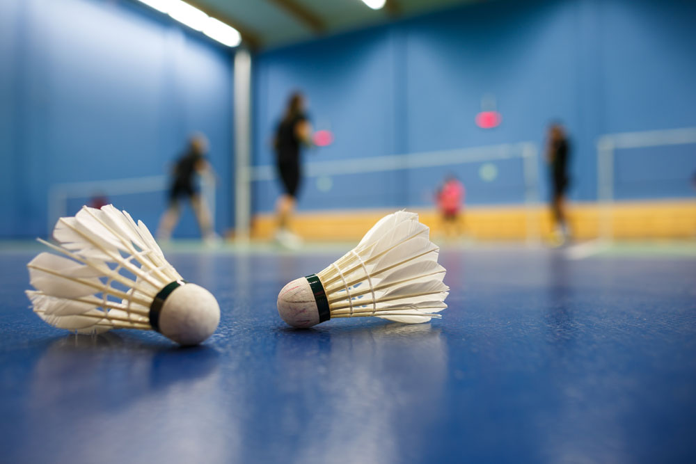 Playing Badminton 打羽毛球