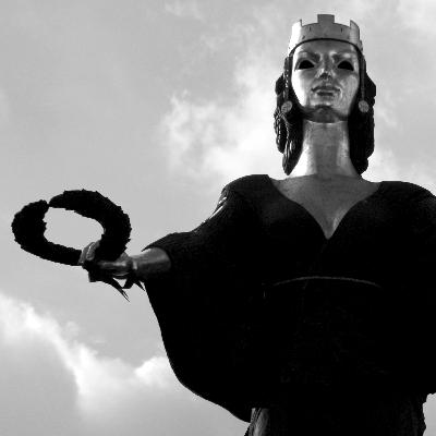 CZY CZŁOWIEK POWINIEN STAĆ SIĘ BOGIEM?