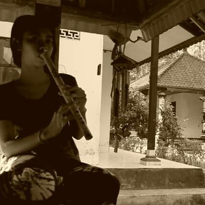 Membedah Perut Seni Musik