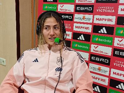 Laia Aleixandri: "Jugar en el Metropolitano y poder levantar un título con la selección es especial"