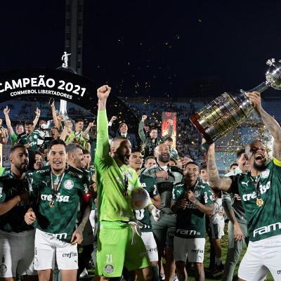 O Porco vai comer Khuzi