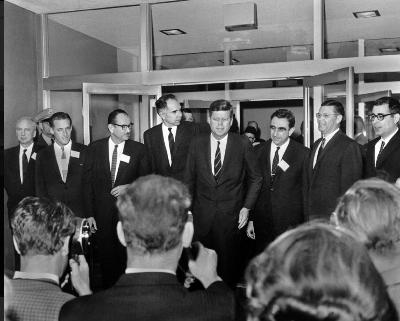 S8 Ep271: PREVIEW FOR LATER TONIGHT: Professor William Taubman discusses his new book, McNamara at War, recounting a vivid episode from 1967-68. McNamara traveled to Harvard Yard to address students but unexpectedly encountered a hostile anti-war mob, a surprising