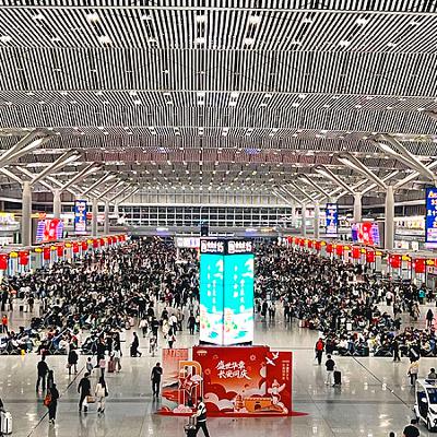 China logs 2.4 billion passenger trips during holiday travel surge