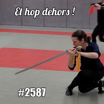 Et hop dehors!  Ah, oui? Je crois pas, monsieur