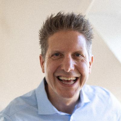 #46 | From Rockstar to C-Level – Reinvention, failure, and leading the interim revolution | Robert “Robby” Sadjak