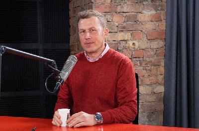 Ar Nilu Saksu Konstantinovu pārrunājam sarežģīto pieaugšanas tēmu