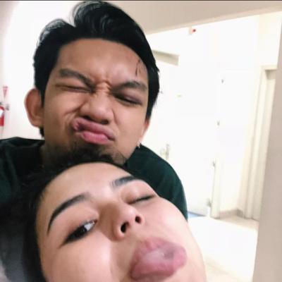 Julid Seleb "Gaga Laura Bucin Beban" Julid Seleb "Gaga Laura Bucin Beban"