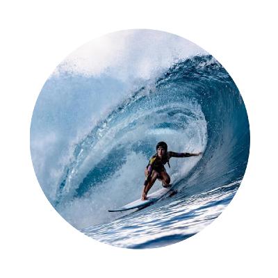 Salutation à l'océan... avec la surfeuse professionnelle française Tessa Thyssen Salutation à l'océan... avec la surfeuse professionnelle française Tessa Thyssen
