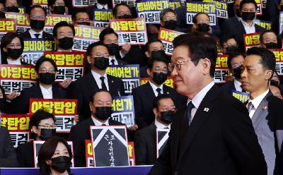 Opposition boycotts president’s budget speech, declares 'war'