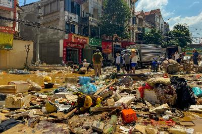Bản tin sáng 11/10: Nước rút, người dân Thái Nguyên lại gồng mình dọn bùn rác