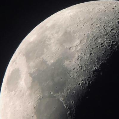 1 - Welcome! Photographing the Moon with a Cell Phone and DSLR.