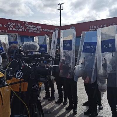 Basın özgürlüğü ve Emniyetin genelgesi - Sultan Eylem Keleş & Vedat Örüç