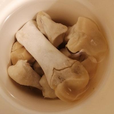 骨にこびりついた肉をこそぎ落とす ASMR