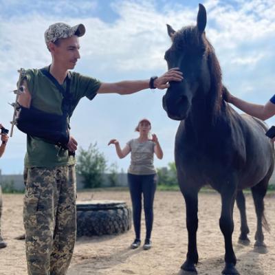 Іповенція на Харківщині: шлях до внутрішнього спокою через спілкування з кіньми