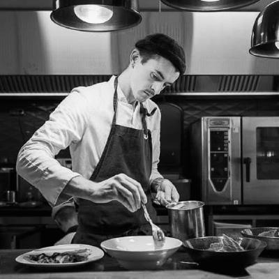 Episode 101 : Ambroise Voreux (Top Chef 13) : "La restauration, c'est établir des connexions entre les gens, des moments ensemble" Episode 101 : Ambroise Voreux (Top Chef 13) : "La restauration, c'est établir des connexions entre les gens, des moments ensemble"