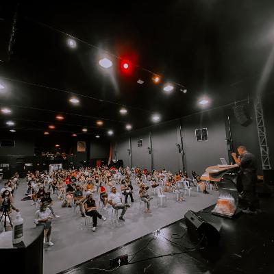 O fermento leveda toda a massa - Pr. Alexandre