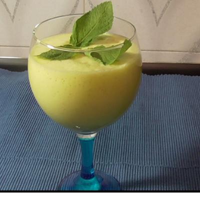 BATIDO DE PIÑA, MANZANA Y JENGIBRE. BATIDO DE PIÑA, MANZANA Y JENGIBRE.