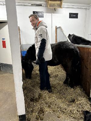 #110, hör om hur Nacka satsar på häsnäringen, här på besök på Velamsunds gård