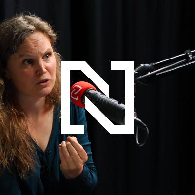 Pětina Čechů nemá na nečekané výdaje, na mladé dopadá krize bydlení. Co v Česku znamená žít důstojně?