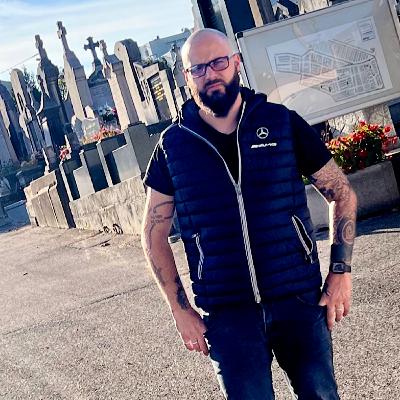 Soin des Souvenirs : Anthony Lenoir-Nietopiel brique vos sépultures Soin des Souvenirs : Anthony Lenoir-Nietopiel brique vos sépultures