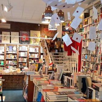 La ventana de los libros | "Todos tenemos una librería de cabecera": dos generaciones de libreras defienden el valor de las independientes en España La ventana de los libros | "Todos tenemos una librería de cabecera": dos generaciones de libreras defienden el valor de las independientes en España