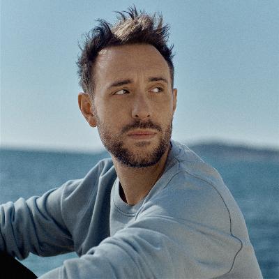 Award-winning British folk pop singer/songwriter, multi-instrumentalist Charlie Winston talks about his album AS I AM.