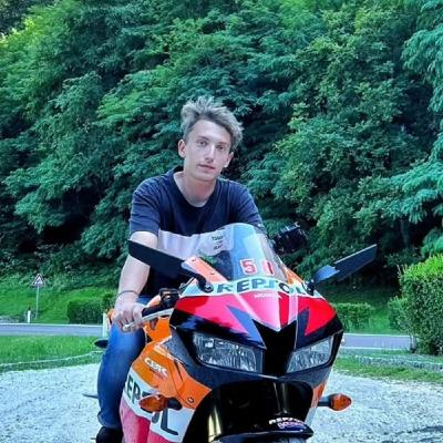 La morte del padre, la passione per le moto: chi era Alessandro Munerato, morto ieri a Pederobba