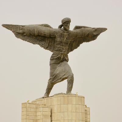 ‎⁨طيران منخفض⁩