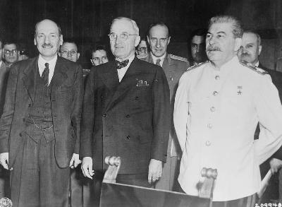 S8 Ep257: IMPORTING THE MAFIA STATE: THE 2014 MOSCOW DINNER AND THE ROOTS OF TRUMP'S RUSSIAN ENTANGLEMENTS Colleague Craig Unger. Investigative journalist Craig Unger analyzes a pivotal February 2014 dinner in Moscow attended by Jared Kushner, Ivanka Trump, and pro