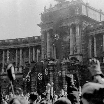 S8 Ep172: The Phony War: Assassination Plots and Missed Chances: Colleague Charles Spicer details efforts to remove Hitler during the "Phony War," including a plan by diplomat Eric Kordt to assassinate Hitler that was inadvertently thwarted by Ge S8 Ep172: The Phony War: Assassination Plots and Missed Chances: Colleague Charles Spicer details efforts to remove Hitler during the "Phony War," including a plan by diplomat Eric Kordt to assassinate Hitler that was inadvertently thwarted by Ge