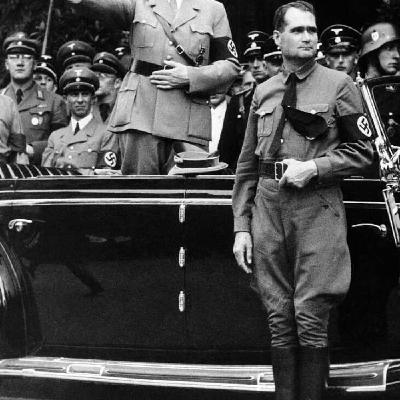 Rudolph Hess, le dauphin et héritier d'Hitler au destin troublé