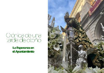 La Esperanza de Triana en el andén del Ayuntamiento