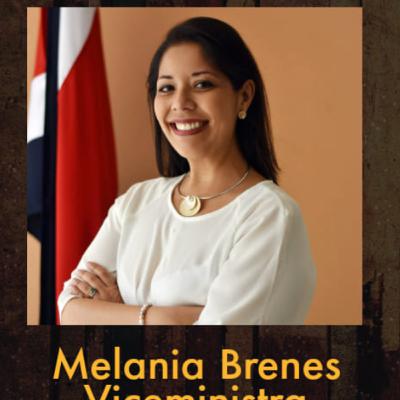 Tertuliando con la Viceministra de Educación, Dra. Melania Brenes Tertuliando con la Viceministra de Educación, Dra. Melania Brenes