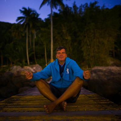 Morar em uma Ilha historia Verdadeira - Living on an Island true stories