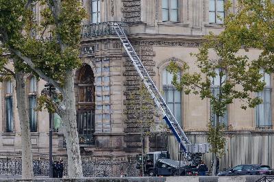 El jefe de Patrimonio Histórico de la UCO, sobre el robo del Louvre: "Lo que más me llama la atención es lo fácil que ha sido acceder a las vitrinas"