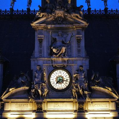 Café philo avec Marie Grand : "Liberté, égalité, fraternité, qu'est-ce que cela veut dire?" Café philo avec Marie Grand : "Liberté, égalité, fraternité, qu'est-ce que cela veut dire?"