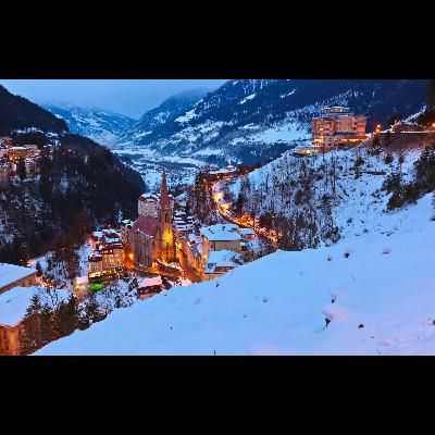 Sarah and Ed's skiing disaster !! Sarah and Ed's skiing disaster !!