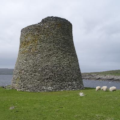 121. Brochs. Pradziejowe wieże Szkocji - Cezary Namirski