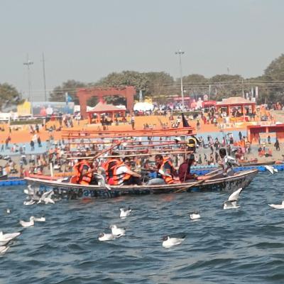 संगम की रेती और मूंग दाल लड्डू